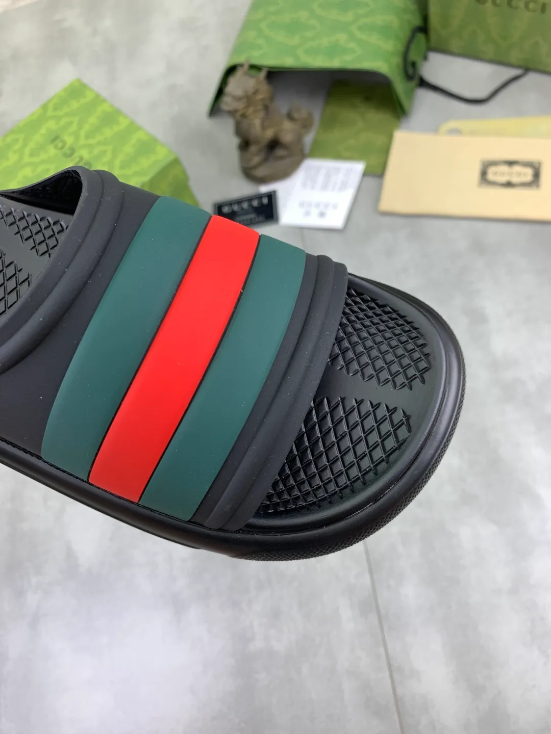 Men's Men's Shoes 💰P300💰[New Style] High Version 🎁🎁🎁 GUCCI New Year of the Snake casual slippers, original official website, perfect workmanship, transmitting a kind of noble luxury, sublimating its definition of luxury in Gucci's high-end extraordinary craftsmanship. Original Gucci double G combination outsole, code number: 35-46, complete package